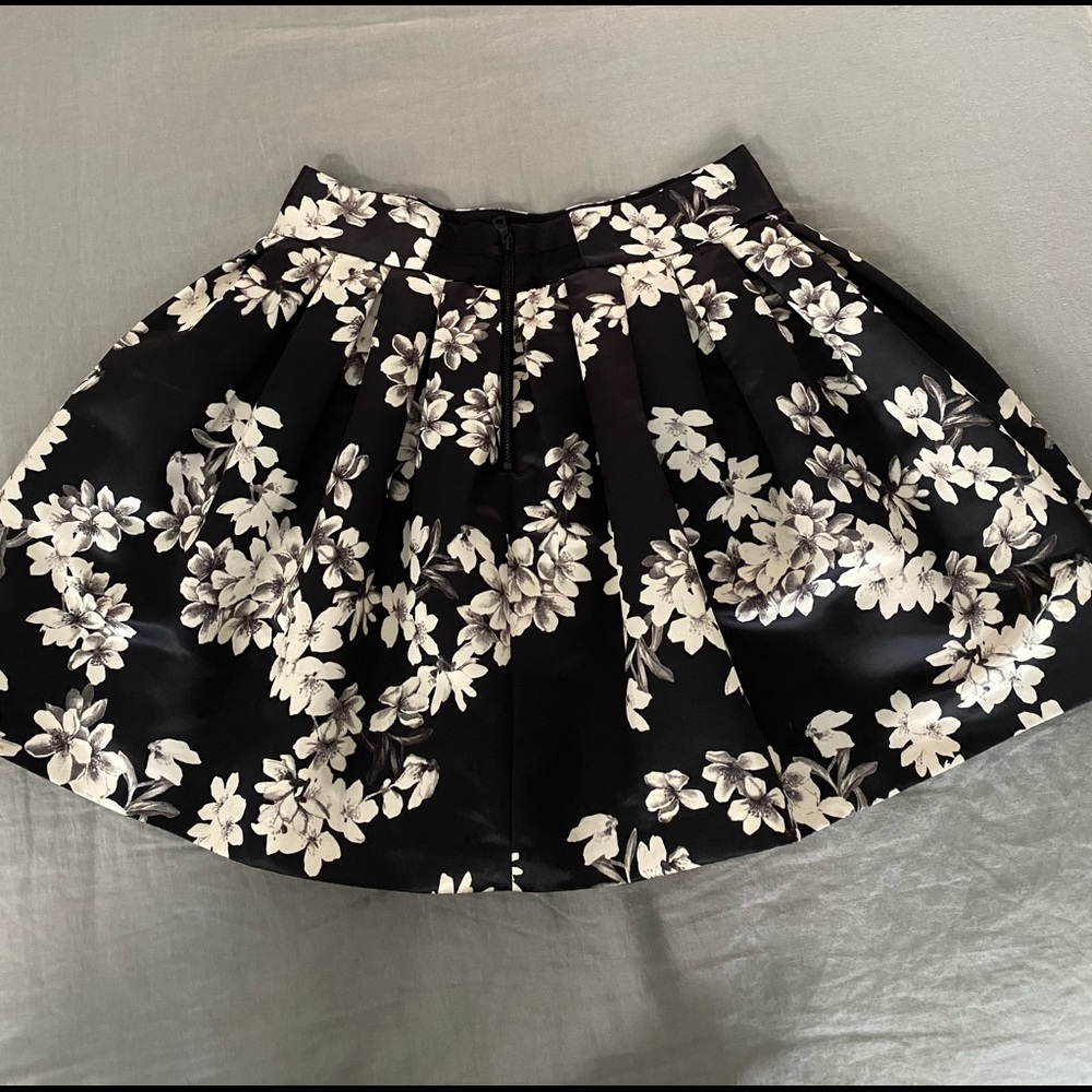 Alice a s Olivia Skirt - Picture 2 of 3